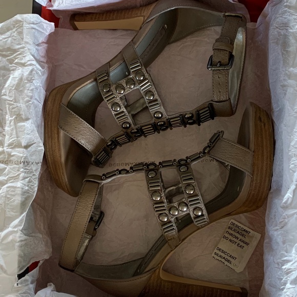 BCBGMaxazria Grey/Stone Leather Platform Heels, size 6.5 - Picture 7 of 8